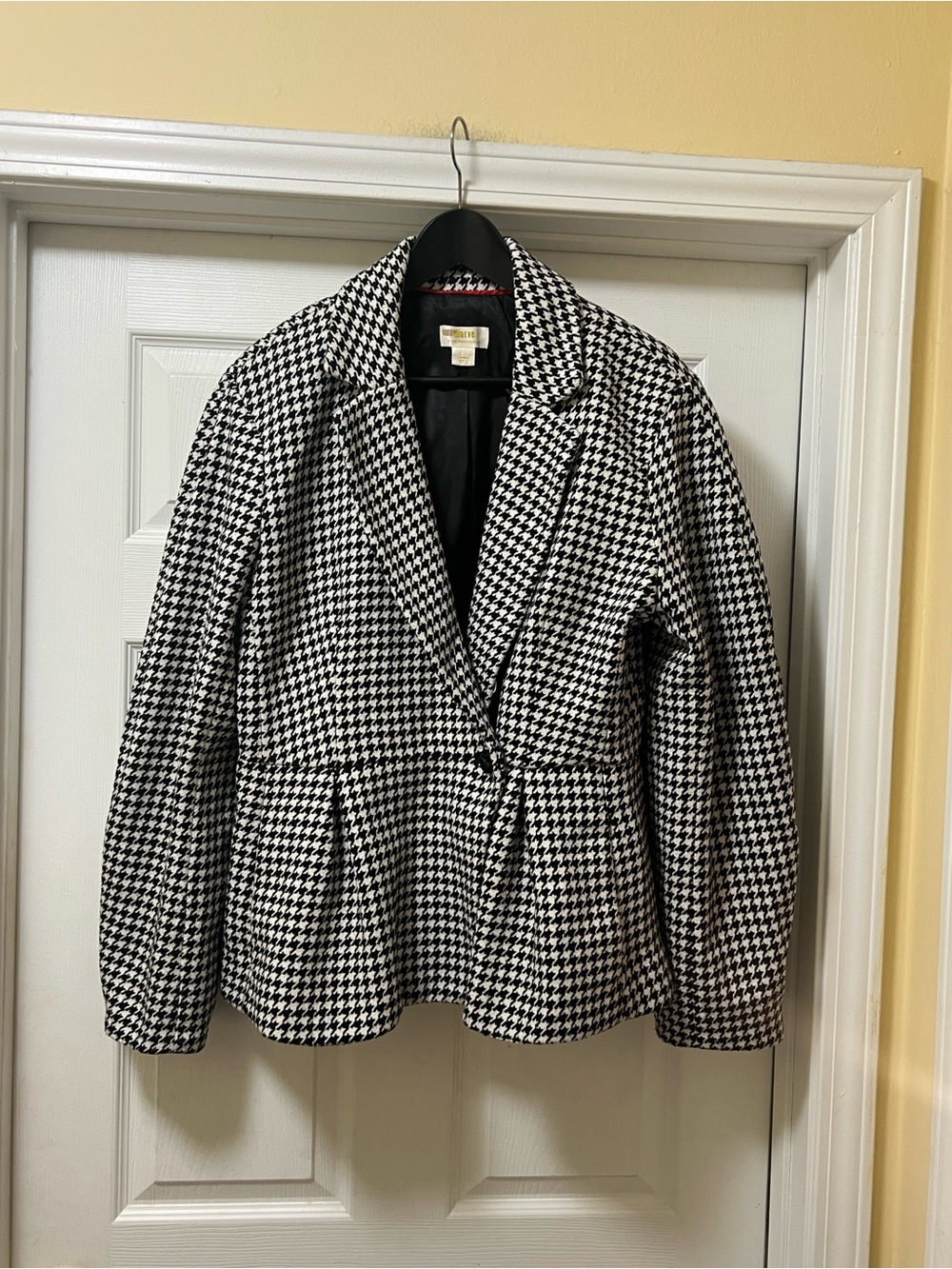 Maeve by Anthropologie Black and White Houndstooth Peplum Blazer
